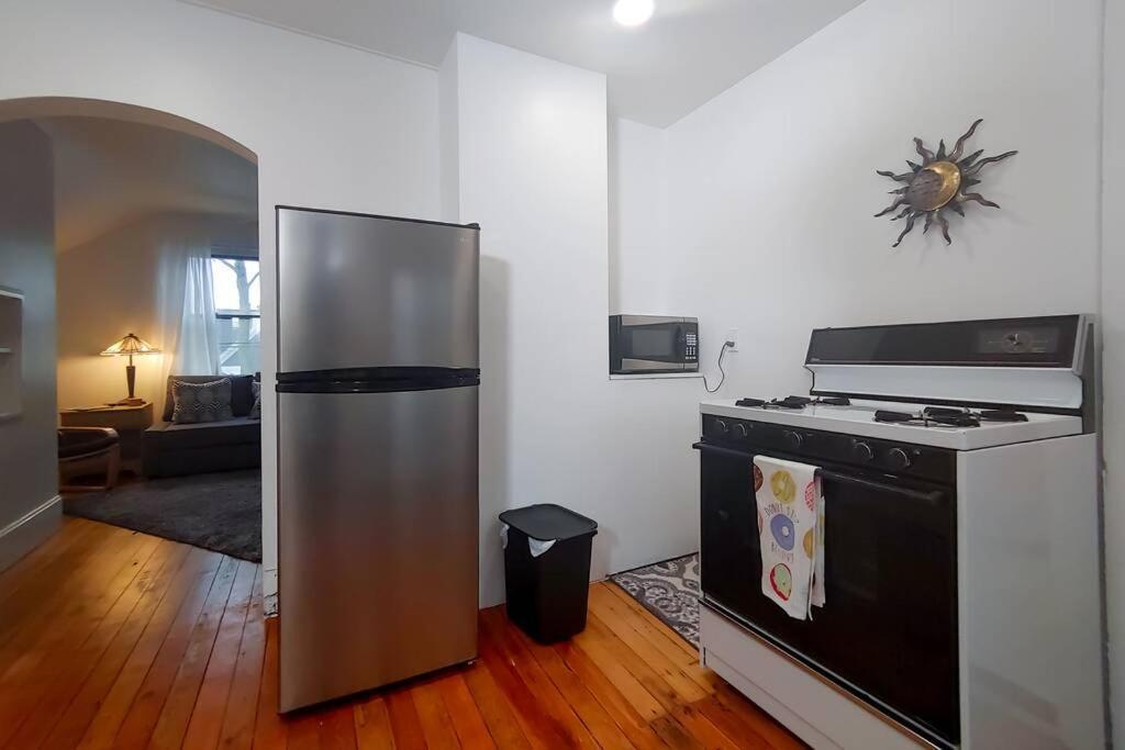 Historic W/deck, King Bed & Air By Michigan Apartment *