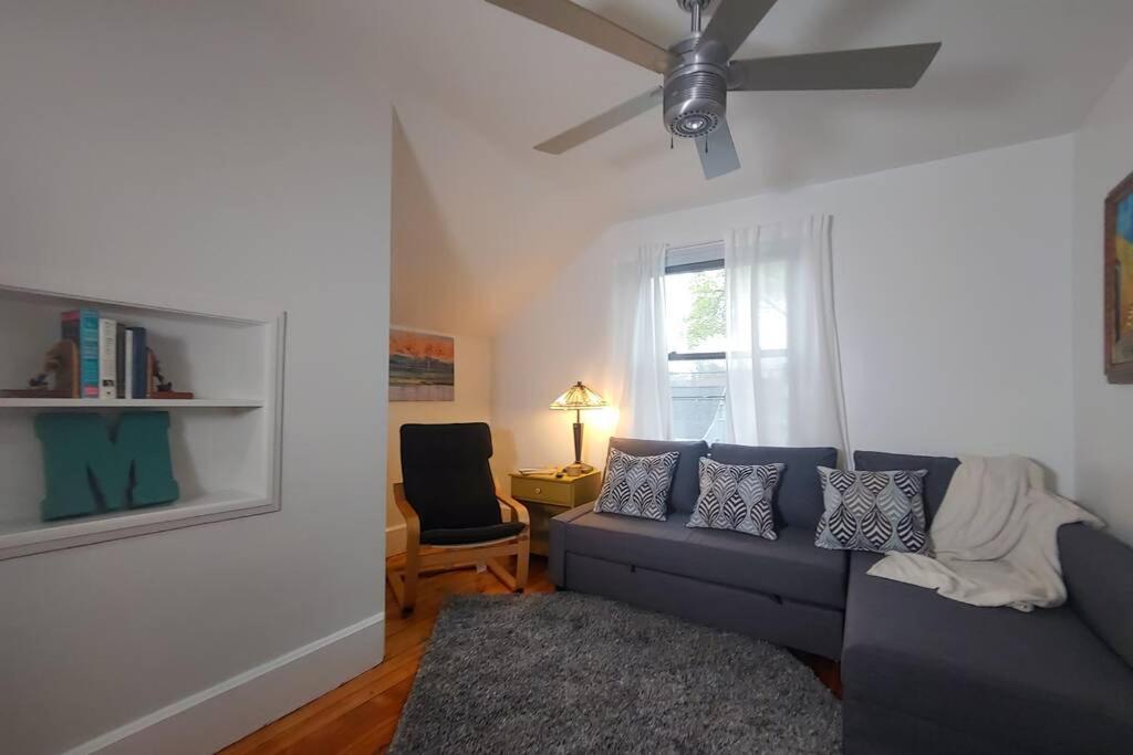 Historic W/deck, King Bed & Air By Michigan Apartment Manistee