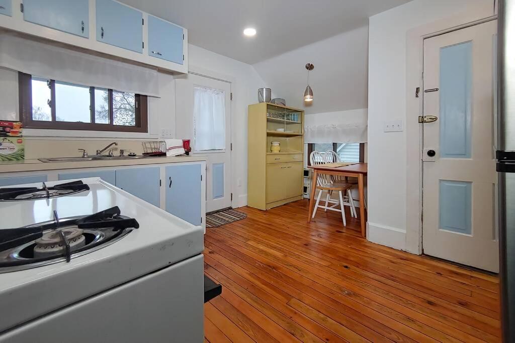 Apartment Historic W/deck, King Bed & Air By Michigan