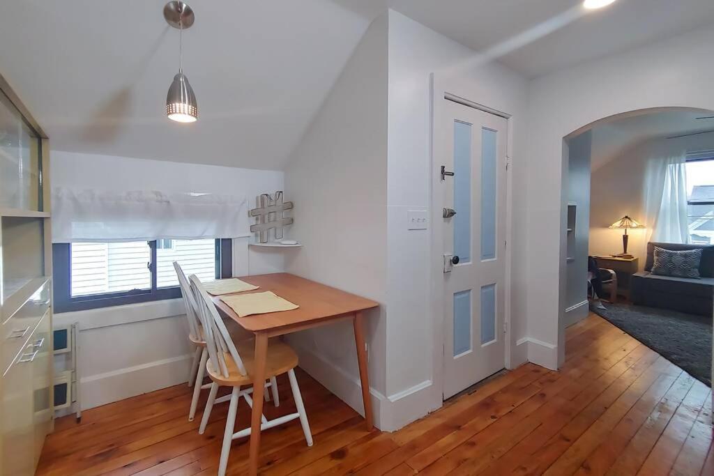 Apartment Historic W/deck, King Bed & Air By Michigan Manistee
